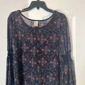Vintage Flare Lace Accent Faded Glory Women’s Long Sleeve Top